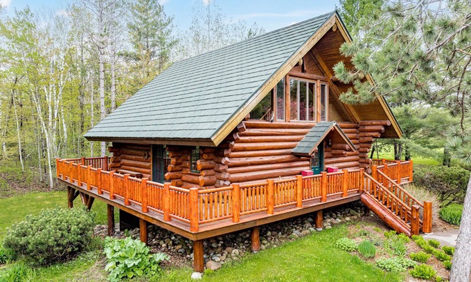 Cloquet Cabine | Sauna, Massage Chair, Firepit, Woods, Pet Friendly