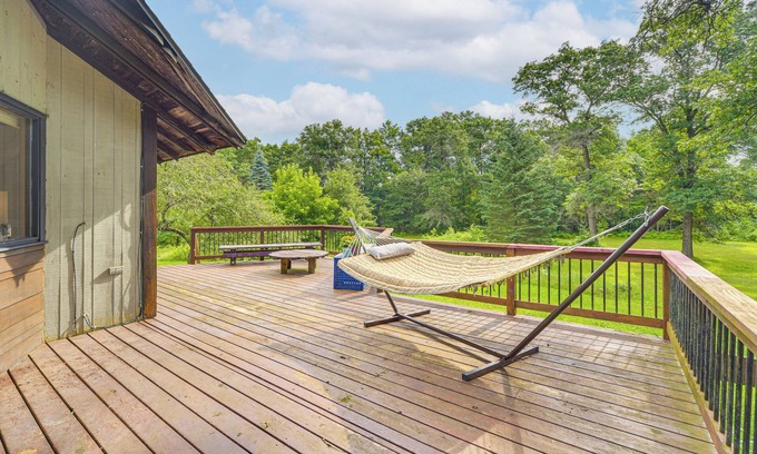 Sand Creek Cabine | Sauna & Porch: 'Writer's Croft of Otter Creek' Gem