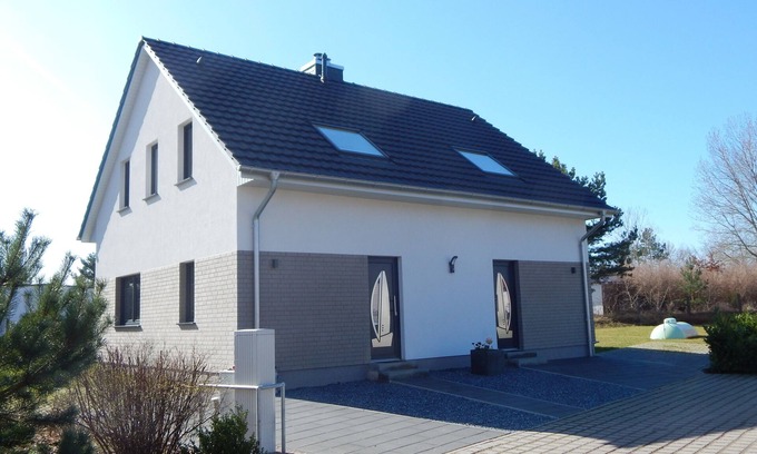 Fuhlendorf Maison | Sauna, bain à remous, cheminée, 3TV, WiFi, 2 chambres, SKY TV, terrasse, LAST MINUTE
