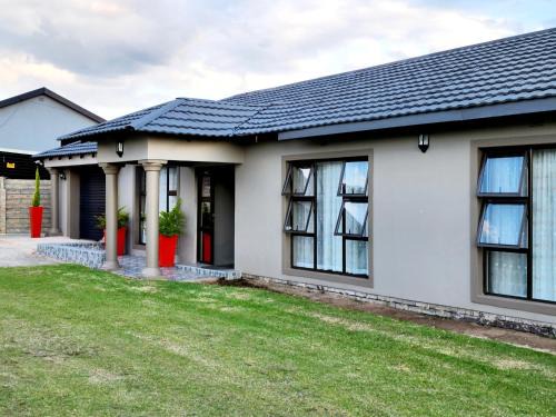 Emalahleni Maison | Savanna Buffalo Guest House