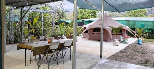 Savegre Autre | Savegre River Glamp Mediterranean Food