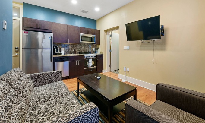 St. Clairsville Maison | Savor the Exquisite Allure of this remodeled Condo located at St.Clairsville 305