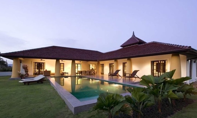 Nong Kae Villa | Sawan Villa: Your Private 4-BR Tropical Retreat in Hua Hin