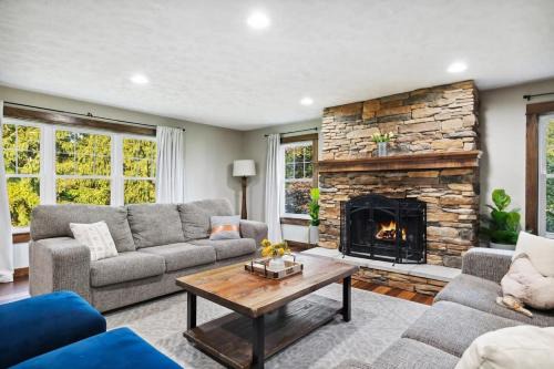 Sawyer Maison | Sawyer Farmhouse -Spacious Retreat with 5 Bedrooms