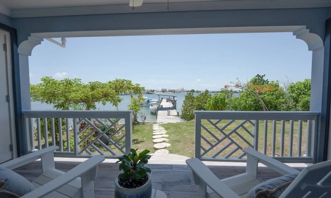 Treasure Cay Maison | Sawyer’s Seabreeze | Waterfront | Private Dock | Bunk Beds