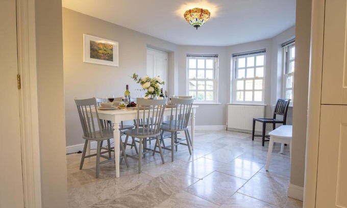 Harome Maison | Saxon House