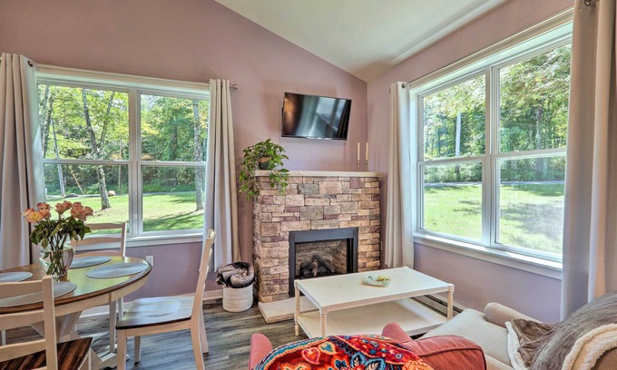 Saylorsburg Cottage | Saylorsburg Retreat: 16 Mi to Ski Resort