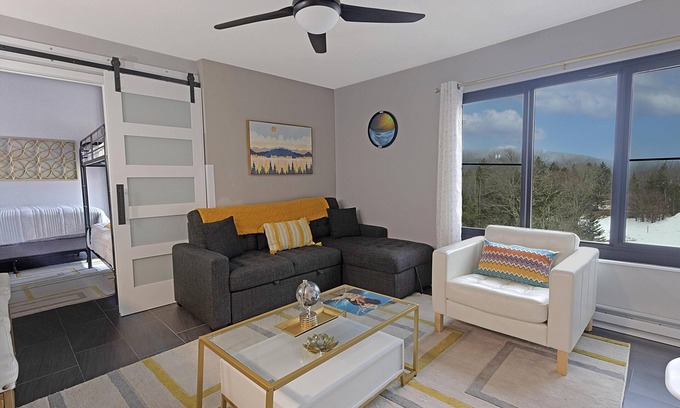 Snowshoe Copropriété | SC 5606: Top-notch & exclusive w/pool. Perfect for your next summer getway!