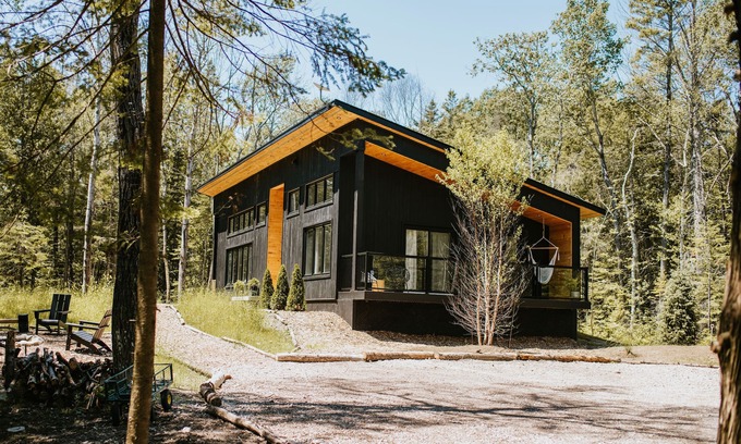 Stokes Bay Cabine | Scandinavian Cozy Cabin in the Woods