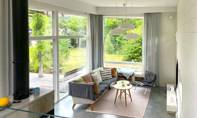 Listarum Maison | Scandinavian Design Vacation Home. Walk to Beach & National Park!
