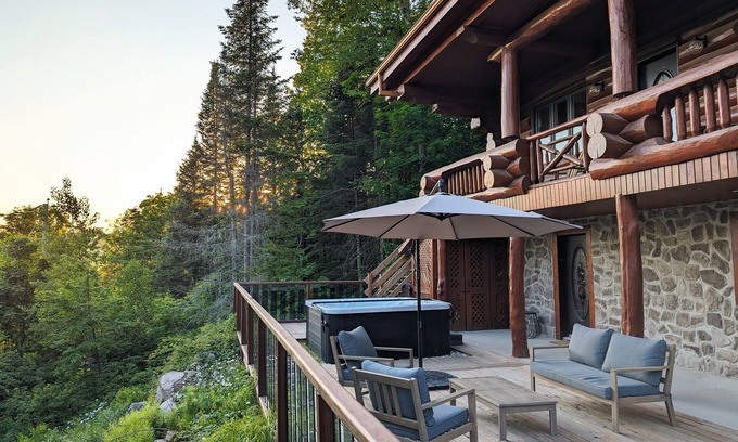 Saint-Faustin-Lac-Carre Chalet De Ski | Scandinavian Log House - Ski, Spa, and Cozy Winter Getaway in Tremblant