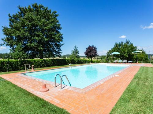 Casole d'Elsa Appartement | Scenic Apartment in Casole d'Elsa with Pool