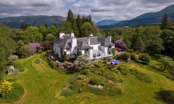 Taynuilt Appartement | Scenic country suite located at Lonan Country House & Gardens in Scotland!