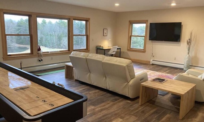 Topsham Appartement | Scenic Game Room at Augusta Road