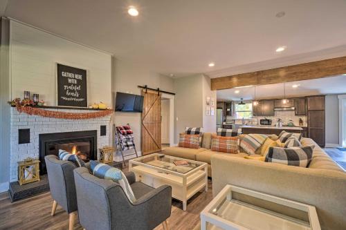 Cleveland Maison | Scenic Home on 20-Acre Farm Families Welcome