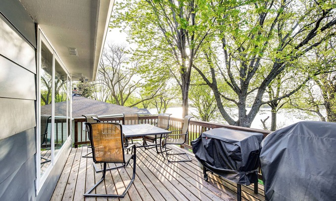 Kasota Maison | Scenic Home w/ Lake Washington Access & Fire Pit