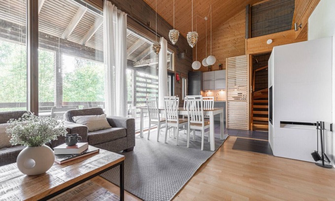 Tahkovuori Appartement | Scenic Lakeside Cabin in Tahko with Hot Tub & Sauna