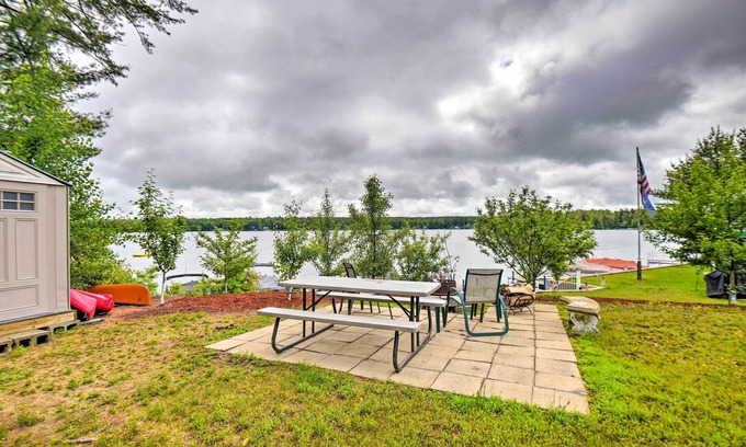 Waterboro Maison | Scenic Little Ossipee Lake Retreat w/ Grill!