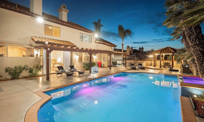 Bonita Maison | Scenic Luxury Oasis: Views, Pool, Spa, Game & Movie Rms
