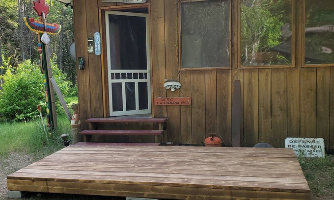 Brudenell Maison | Scenic Rustic Off-Grid Cabin Retreat