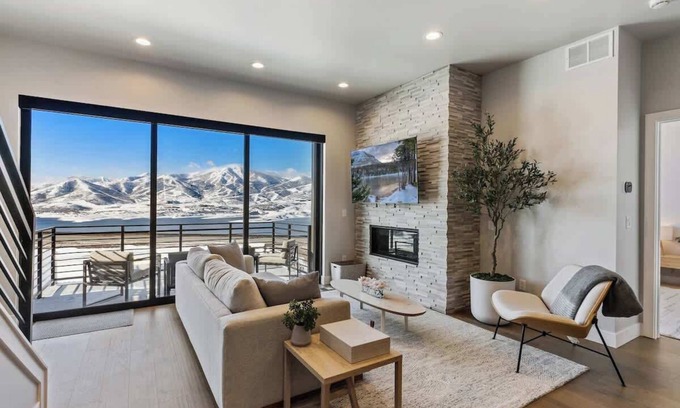 Hideout Maison | Scenic Sanctuary, luxury home w/ spectacular views