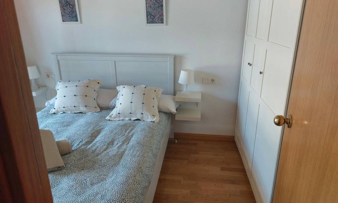 Villanua Maison | Maison de montagne en pierre avec jardin, 3 chambres + grenier, salon, cuisine équipée, draps et serviettes inclus