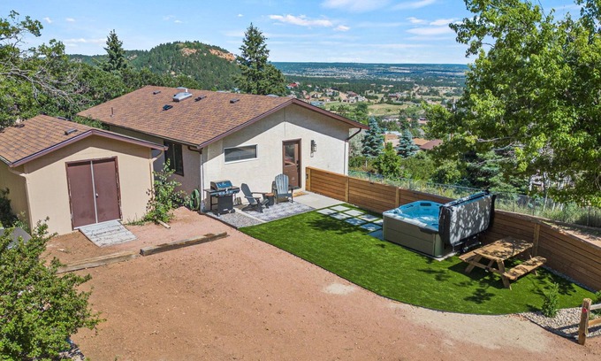 Palmer Lake Appartement | Scenic Summit Hideaway - Amazing views @ top of Palmer Lake, with hot tub!