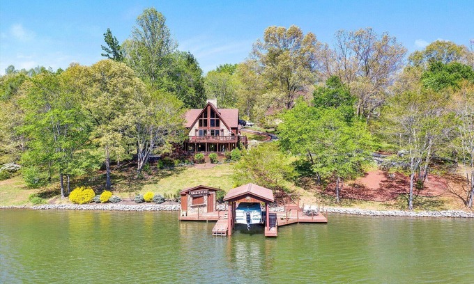 Goodview Maison | Scenic Waterfront A-frame with hot tub and dock