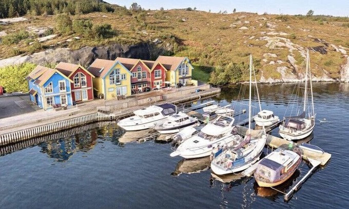Fjell Maison | Scenic waterfront cabin, 35 min drive to Bergen and access to fjord