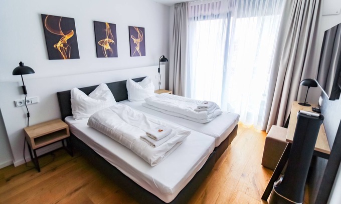 Friedrichshain Appartement | Schöne 3-Zimmerwohnung mit Lift im 1.OG für Familien und Gruppen