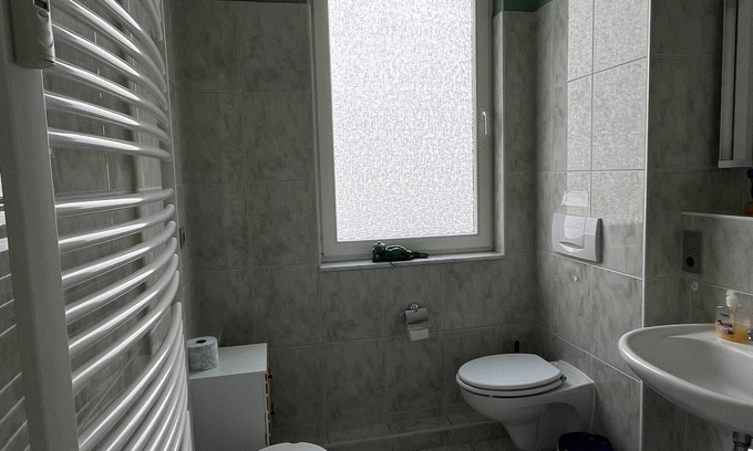 Muritz Appartement | Schöne Ferienwohnung mit Sonnenbalkon am Müritzufer