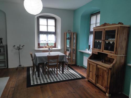 Großeutersdorf Appartement | Schöne gemütliche Ferienwohnung am Saaleradweg