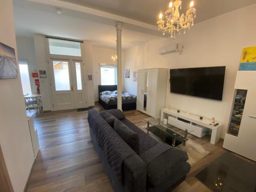 Helbedundorf Appartement | Schöne kleine Einraumwohnung mit Küche und Kamin in Holzthaleben