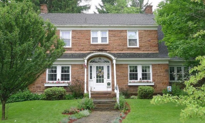 Potsdam Villa | Scheller House Downtown- 2600 square foot- 4 bedroom -1920 Historic