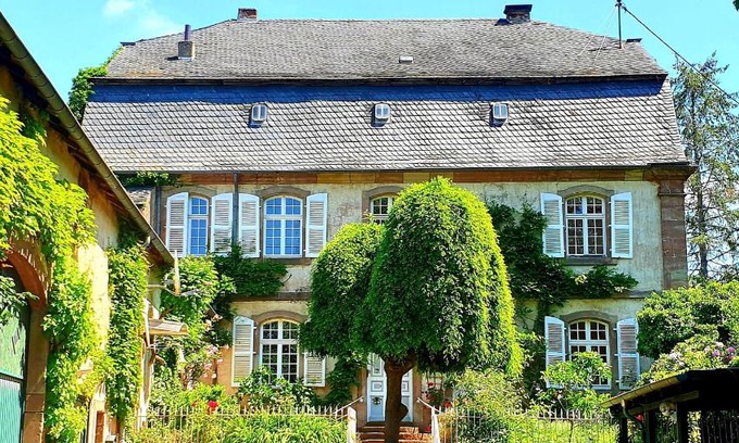 Hilbringen Appartement | Schloss Hilbringen