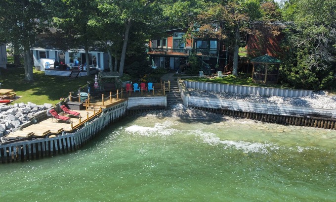 East Tawas Appartement | New! Schmidt's Cove - Incredible Private Lakefront Studio Apartment on Lake Huron!