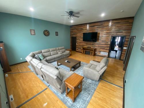 Eau Galle Maison | School House Inn, 10 Bed, 4 Bath, Sleeps 18, Game Room, Jetted Tub