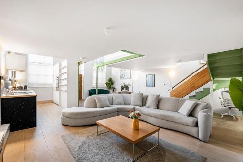 Bow West Maison | Schoolbell Mews full 3 bedroom 2 bathroom architect designed mews house Fabulous Bow, Victoria Park Location