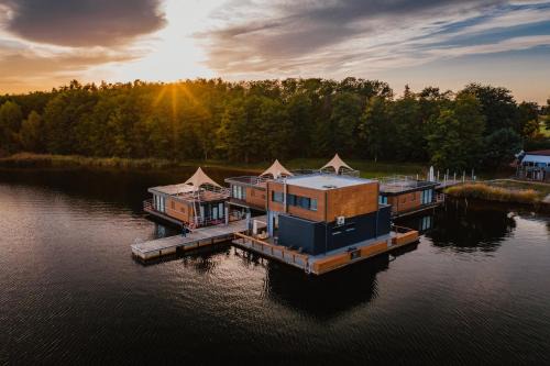 Laasow Maison | Schwimmende Ferienhäuser auf dem See - Spreewald