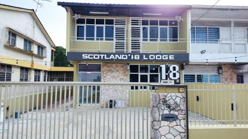 George Town Cabine | Scotland 18 Lodge