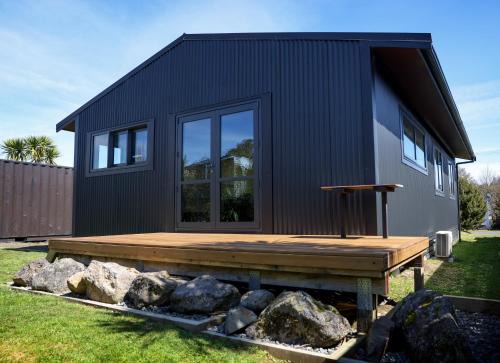 National Park Village Maison | Scott Base - National Park Holiday Home