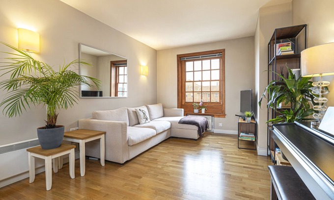 West Hill Appartement | Peaceful Putney apartment by UnderTheDoormat