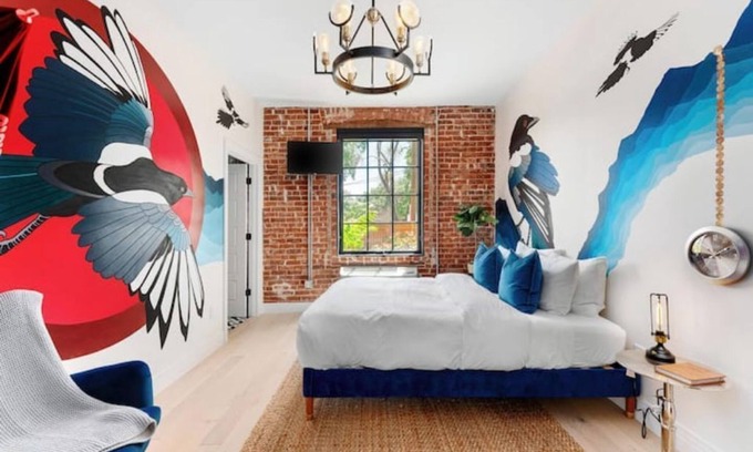 Golden Triangle Appartement | Scott Santee Art Suite 105