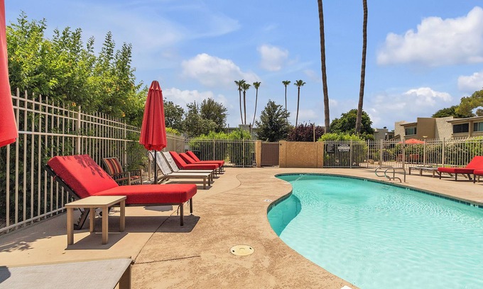 Pavoreal Copropriété | Scottsdale Camelback 469- 2B w/ Community Amenities, Pet Friendly + Nearby to Old Town!