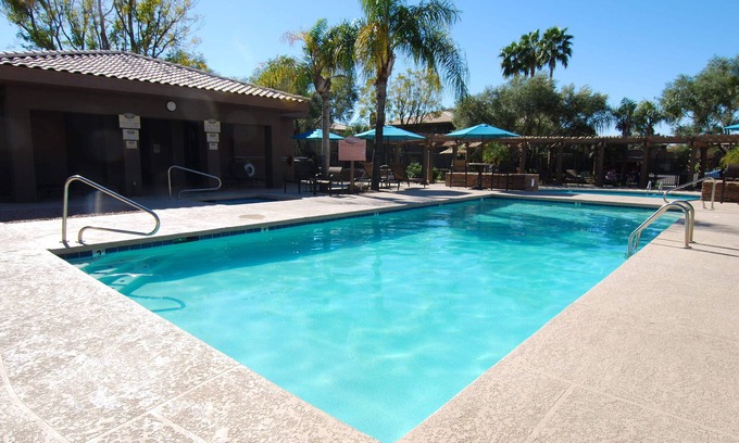 Paradise Valley Village Copropriété | Scottsdale Kierland Condo, Wi-Fi, Gated, Hot Tub / Pools, King bed