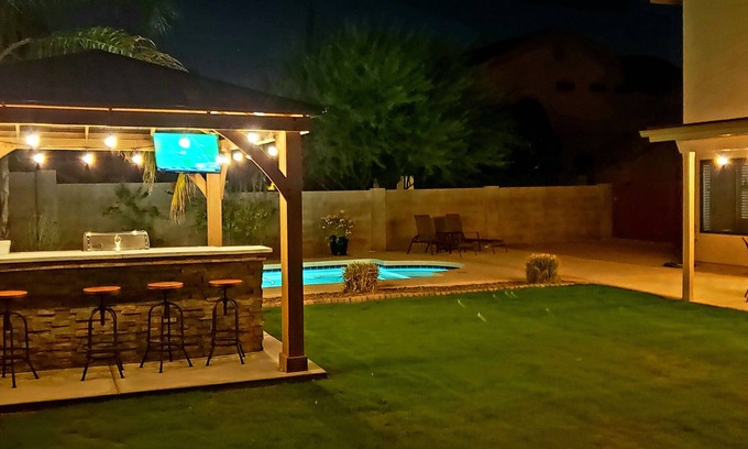 Paradise Valley Village Maison | Scottsdale - Phoenix 5 Bedroom Premium Home: Minutes to Shopping & Kierland!