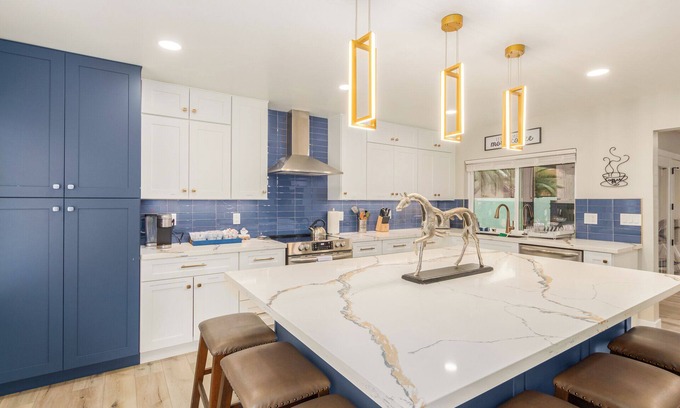 Central Scottsdale Maison | Scottsdale Retreat w/Pool, Games & Putting Green!