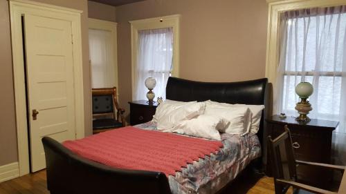 Downtown Toledo Maison | Scottwood Inn