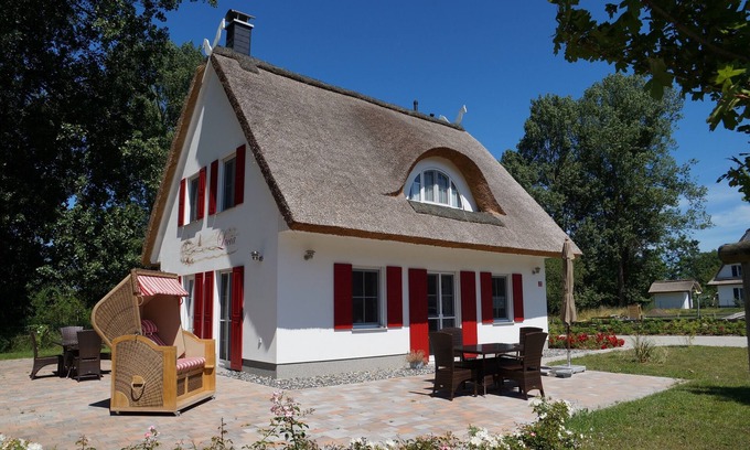 Glowe Maison | Air marin et bruit des vagues - vacances dans la confortable maison au toit de chaume Lucia à Glowe