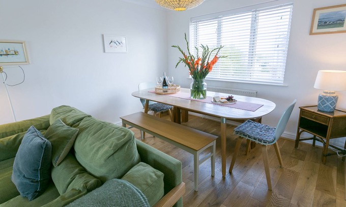 Trearddur Bay Appartement | Sea Bell - a coastal that sleeps 6 guests in 3 bedrooms